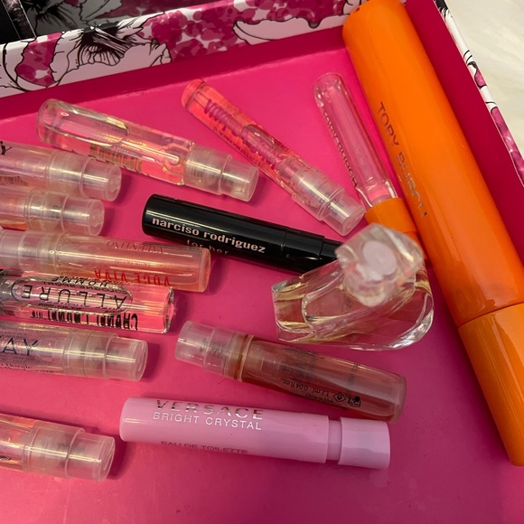 Assorted Women's Fragrance Sample Set - Picture 5 of 5